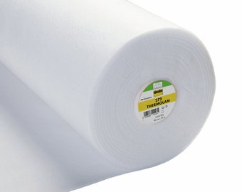 Pode incluir: Um rolo branco de tecido termocolante 272 Therm-O-Lam. O rótulo é verde e amarelo com o texto "272 Therm-O-Lam" e "100% PES".