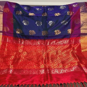 Uppada Seide Saree: Marineblauer Blumen Zari, Indische Hochzeit