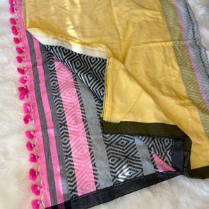 Handgewebter Khadi Baumwoll-Sari: Gelb & Rani Pink, Traditioneller Indischer Sari