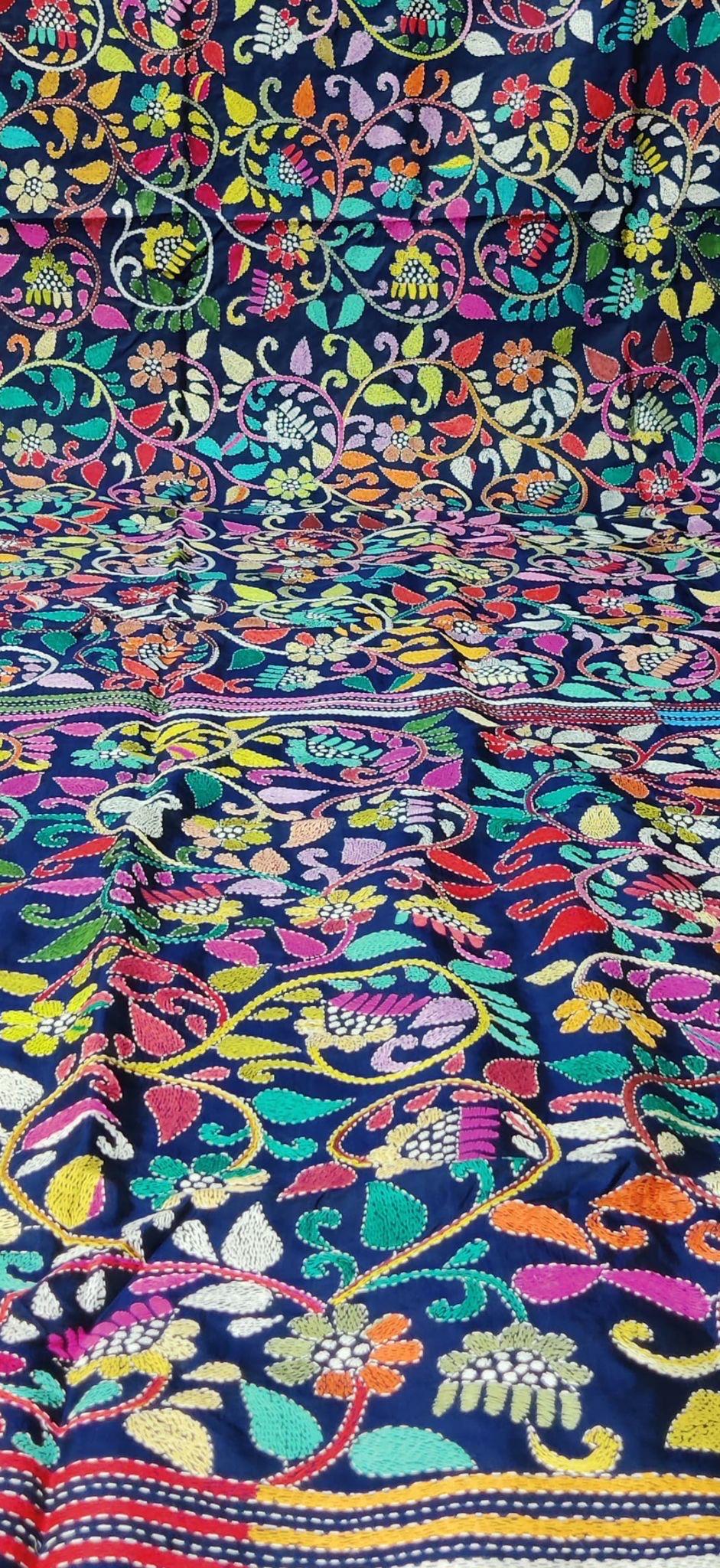 カンタステッチシルクサリー：手刺繍のインドのウェディングサリー