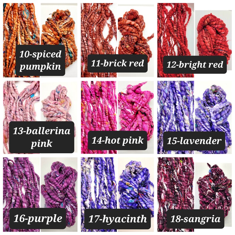Op de afbeelding: Een collage van 9 garenklossen in verschillende kleuren, waaronder gekruide pompoen, baksteenrood, felrood, ballerina roze, felroze, lavendel, paars, hyacint en sangria. Elke klos is een unieke mix van kleuren en texturen.