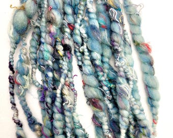 Sage Green Art Yarn: Handgesponnene dicke & dünne Spulen
