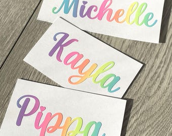 1,3,5,10 Calcomanía personalizada con nombre ARCOÍRIS Etiqueta de palabras Vinilo Calcomanía de vidrio Botella de agua escolar Caja Nombres y palabras personalizados F6
