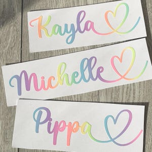 Autocollant personnalisé en vinyle pour nom, bouteille pour enfant, boîte à lunch, étiquette d'école, pastel arc-en-ciel, autocollants personnalisés, boîtes à jouets, étiquetage C6