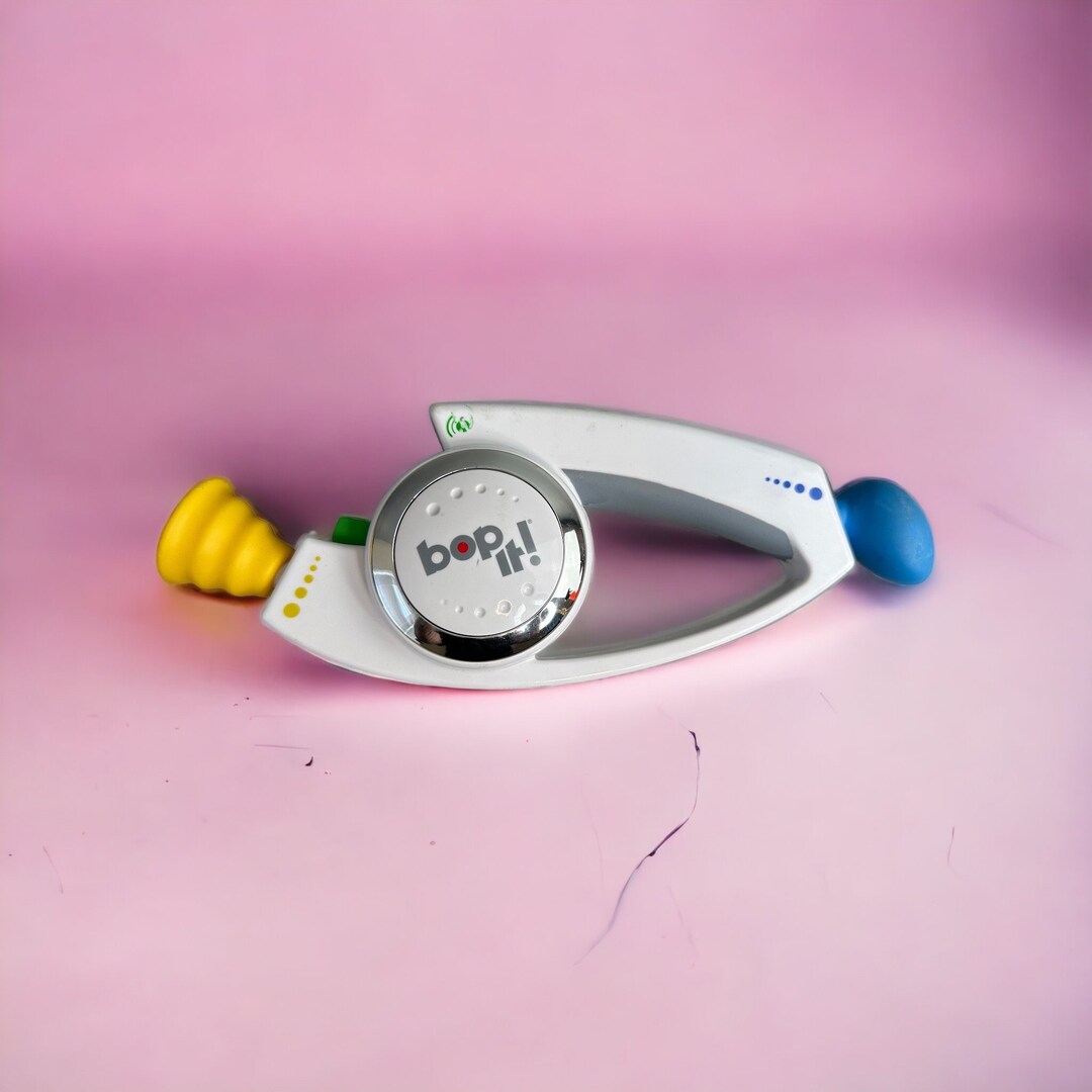 Vintage Bop It Push and Pull Game by Hasbro 1990s Toy White Bopit Twist ...