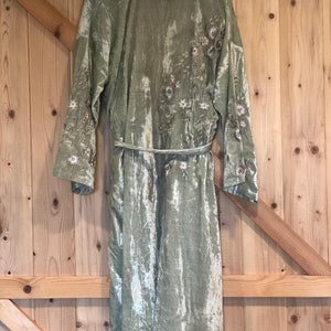 Hand embroidered 100% pure Silk velvet kimono (Robe) real silk velvet coat- luxury kimono