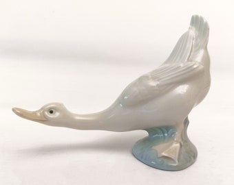 Vintage porcelain figurine of goose by Nao the  famous Spanish maker of Lladró 1970s