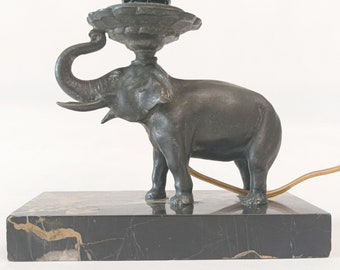 Antieke Franse olifantenlamp met marmeren voet gemaakt in Parijs circa 1890 kleine spelter olifanten tafellamp