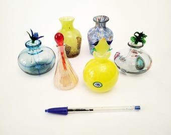 Wazony w stylu Murano i butelki na perfumy z korkami z Włoch Małe, zabytkowe szklane wazony, butelki, butelki kosmetyczne
