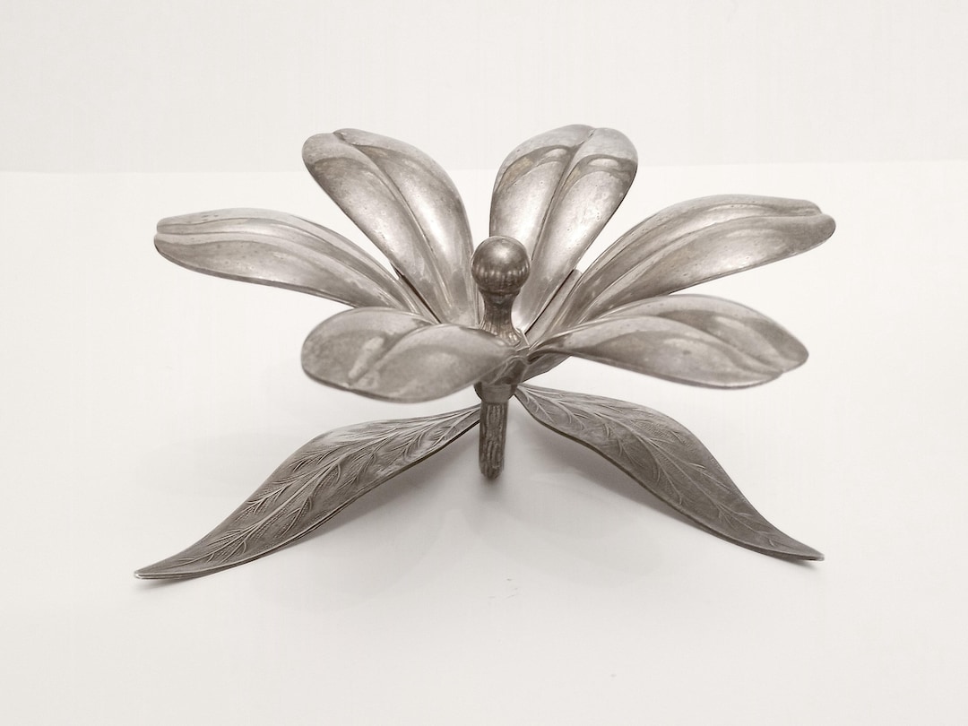 SILVER 銀製 煙草入 新品 宝石箱　正広刻　三越製　菊　草花図 Silver Plated Flower Ashtray Made in Spain Circa 1950 by Meneses