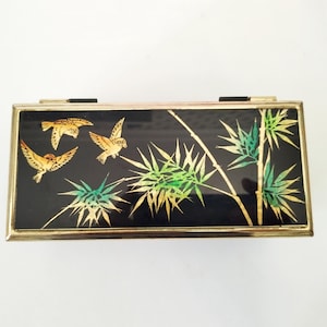 Zwart gelakte muziekdoos met vogels en bamboebladeren ontwerp gemaakt in Japan circa 1970 speelt Liefdesverhaal themalied sieradendoosje
