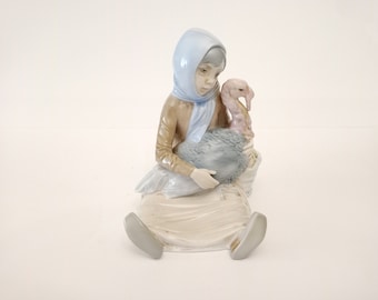 Vintage Lladro porcelain figurine number 4569 retired in 1981 'girl with turkey and eggs'