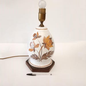 Ceramiczna lampa stołowa z kwiatami około 1960 roku, wyprodukowana we Włoszech przez Societa Porcellane Artistiche, duża lampa stołowa Lampa MCM