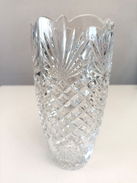 Beautiful Vintage Fine Cut 24% Lead Crystal Vase From the 1990's