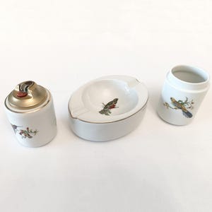Set da fumo vintage composto da posacenere, porta accendino e portasigarette in porcellana, circa 1970, di Puch e Def, Valencia, Spagna
