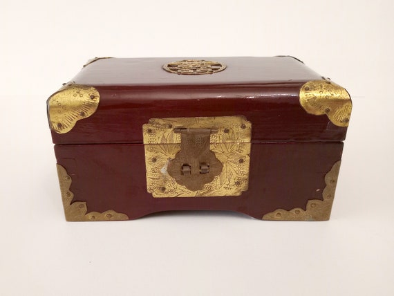 Aubergine Leather Trunk from Shanghai - Circa 1920 Aubergine Leather Trunk from Shanghai - Circa 1920