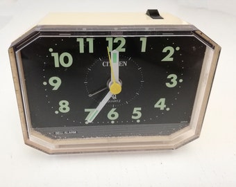 Bürger Glockenwecker hergestellt in Japan in den 1980er Jahren Retro Braun und Beige Japanischer Wecker Space Age Tischuhr