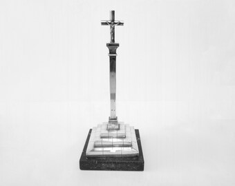 Vintage Spanish silver plate cross with marble base circa 1970 silver crucifix with tiered  black marble from Ramón Fernández in Vigo Spain
