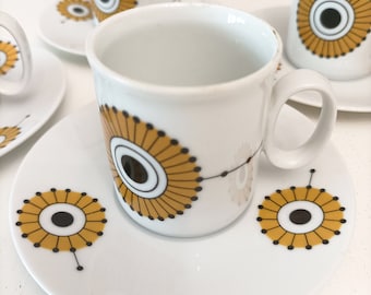 Ensemble de quatre tasses et soucoupes à café expresso en porcelaine italienne Mcm des années 1970
