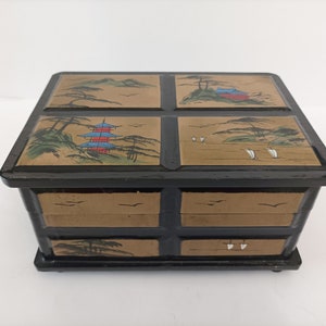 Vintage Japanese lacquered black and gold music box playing The swan lake 1970s chinoiserie jewellery box