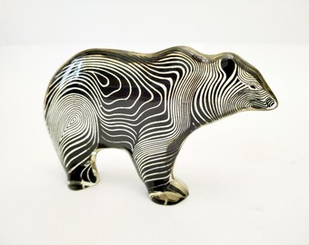 Abraham Palatnik Lucite Bärenfigur aus Brasilien circa 1960 Optische Tierfigur mit geometrischen Mustern vom Künstler signiert