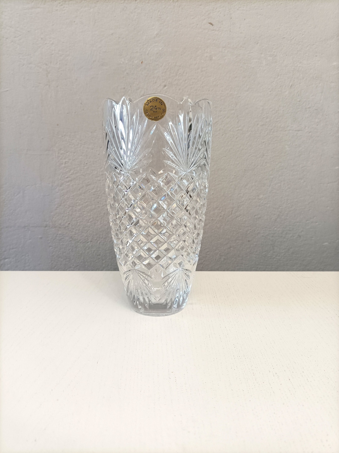 Beautiful Vintage Fine Cut 24% Lead Crystal Vase From the 1990's