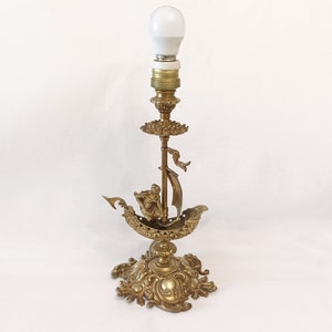 Antike Bronze Tischlampe mit altem Segelschiff und Dame aus Spanien um 1900 verzierte Bronze Lampe