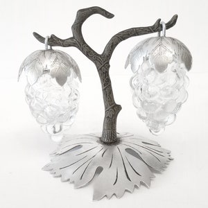 Vintage clear glass grapes on a vine salt and pepper shakers made in Japan circa 1970