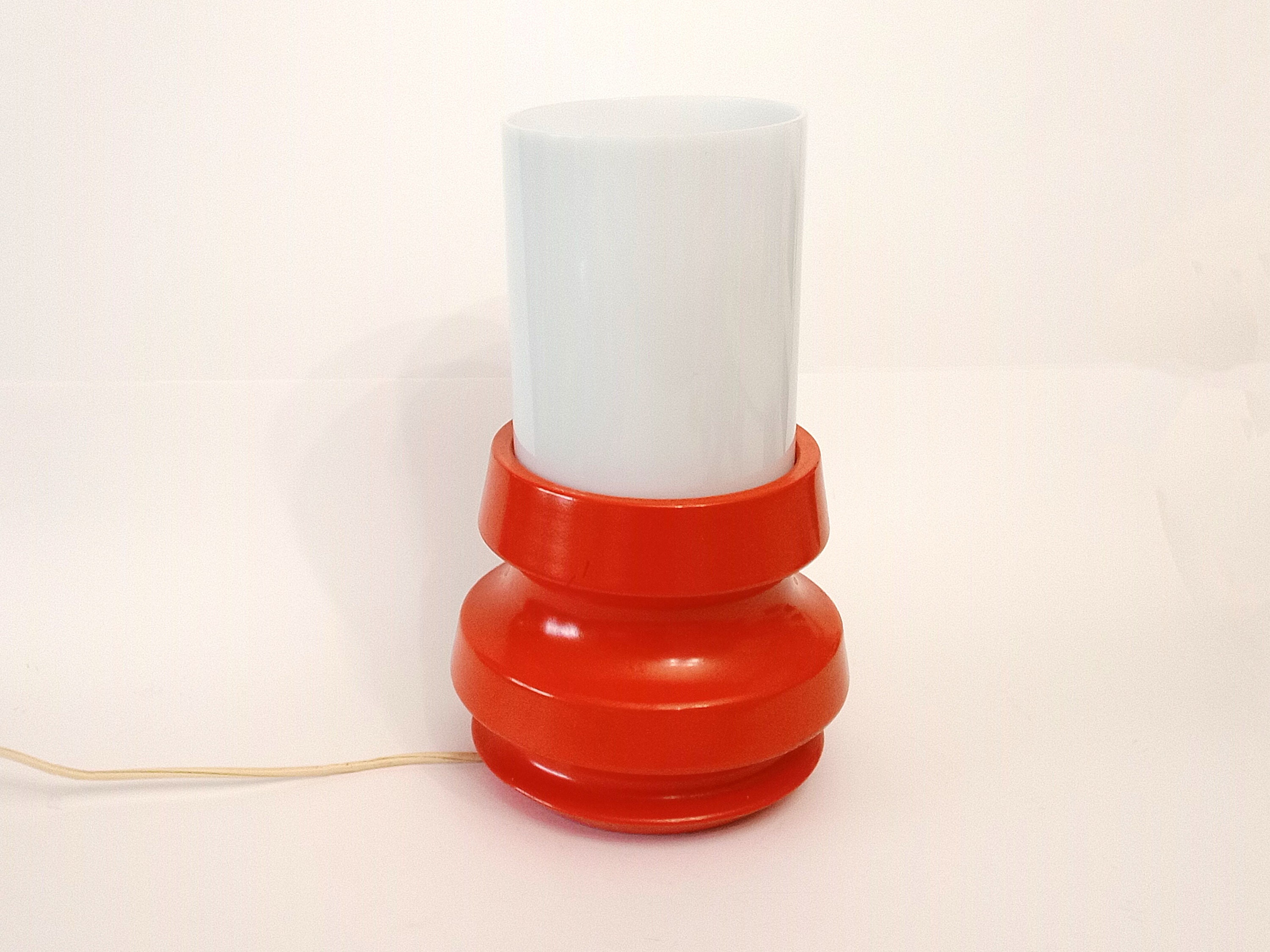 Nordic orange side table lamp with white plexiglas or methacrylate tubular shade circa 1960 Large Space table lamp