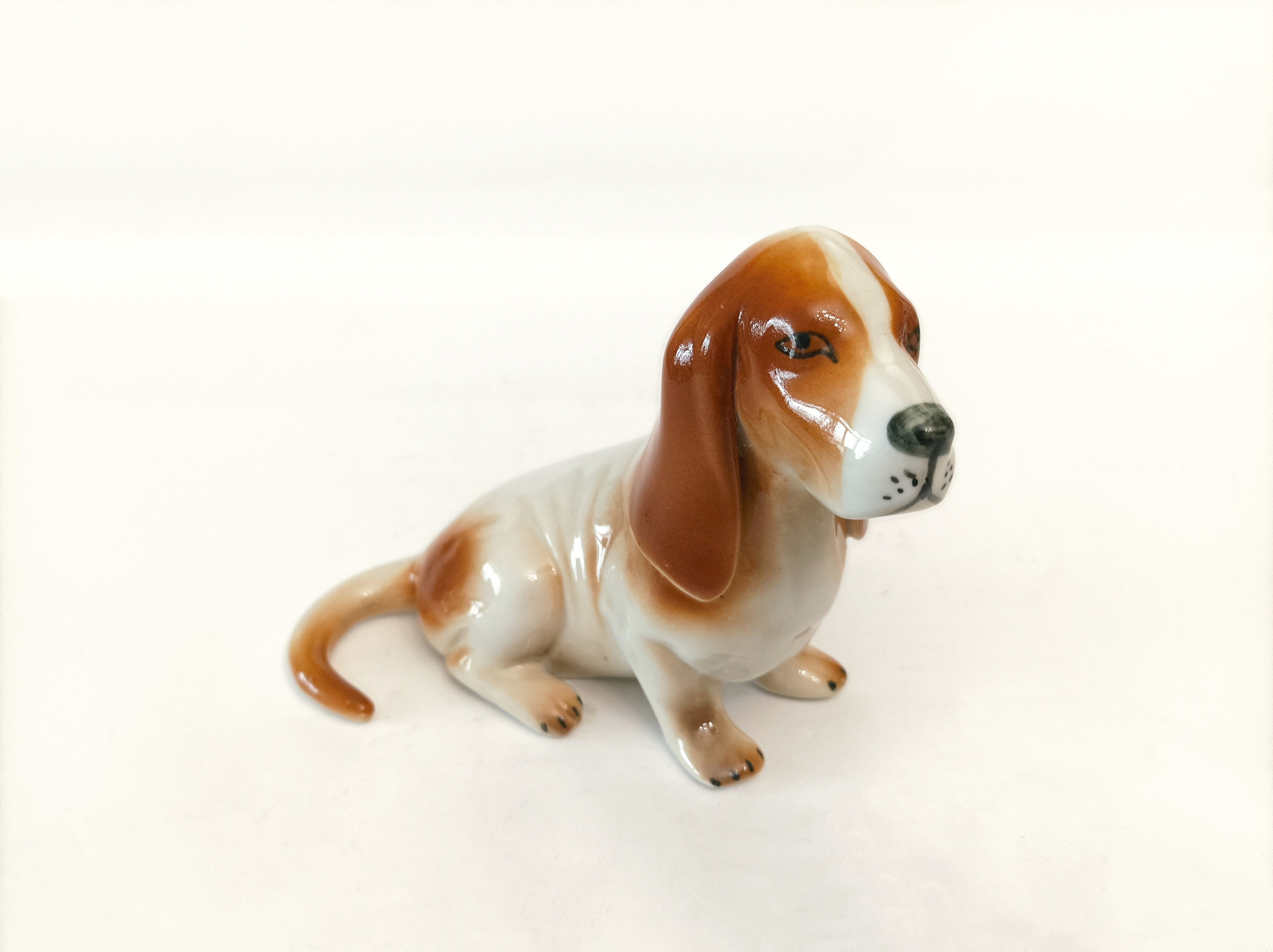 Vintage ceramic Basset Hound figurine made in Spain circa 1970 porcelain dog figurine White and brown dog figure