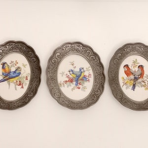Hand painted ceramic and pewter  miniatures with birds circa 1960 Three bird wall hangings on an oval pewter frame bird plates France  Etain