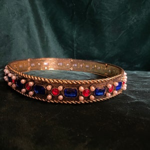 Coroa plana com diadema medieval de faixa larga para cavaleiro nobre