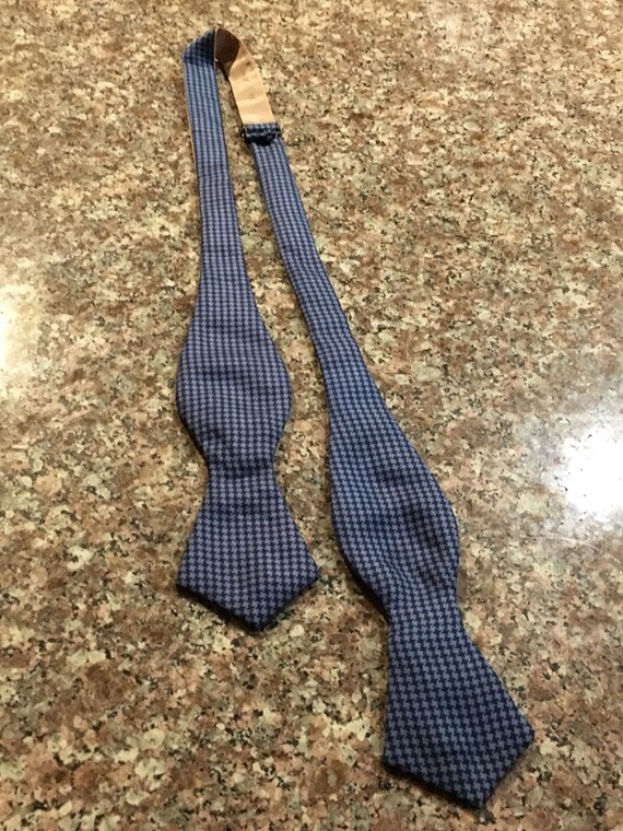 1950s hand tie bow tie