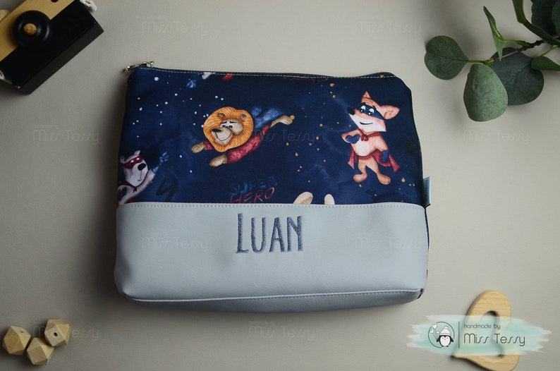 Kulturtasche mit namen Geburtstagsgeschenk Kinder Kulturtasche necessaire Kunstleder mit Namen personalisierte Kindertasche Reisetasche superheroes