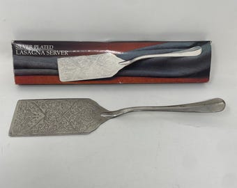 Servizio da lasagna Godinger Silver Art Co. in argento placcato, finemente inciso e con scatola.