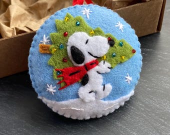 Handgemachte Filz Ornament, Hund mit Weihnachtsbaum