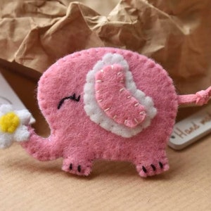 Elephant Brooch, Pink Elephant, Felt Brooch, Animal brooch, Elephant Pin, Felt Elephant, Elephant Jewellery, Felt Elephant