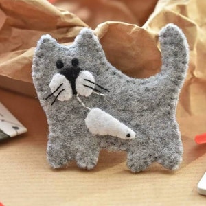 FELT CAT BROOCH felt brooch cat brooch animal brooch