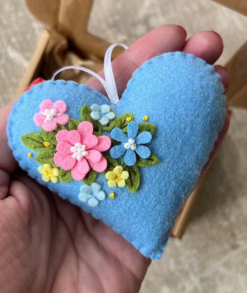 Floral blue heart, Mothers Day gift, Felt heart, Spring decor, Heart decor, Floral decor, Gift for her, Wedding favors, Wedding favours image 3