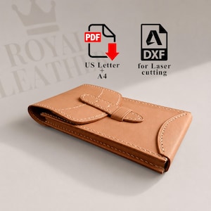 Pode incluir: Um estojo de couro bege com fecho de aba e alça, apresentando costuras visíveis ao longo das bordas. Acima do estojo, o texto diz PDF, US Letter + A4 e DXF for Laser cutting, com um ícone de coroa e as palavras ROYAL LEATHER.
