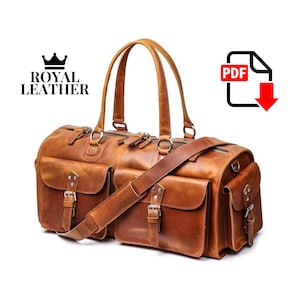 Może przedstawiać: Brązowa skórzana torba podróżna z wieloma kieszeniami i paskiem na ramię. Torba ma zamek błyskawiczny i górny uchwyt. Torba jest wykonana przez Royal Leather.