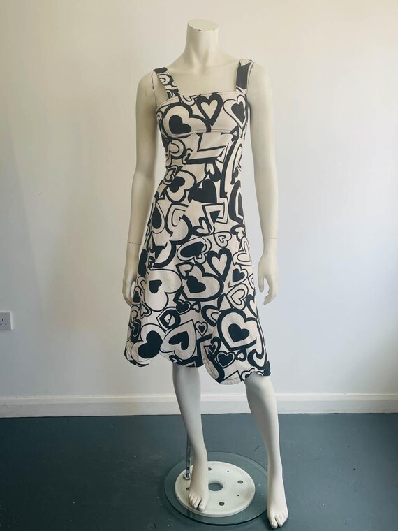 moschino jeans archive print cotton mini bodycon dress Vintage Black & White Heart Sundress | Pop Art | Square Neck | A-line | Scalloped Hem, Size 8 UK, EU 36, US 4 38 The Spring/Summer 2026 tux shoe a-line wedding dress Simple Size:18Q
