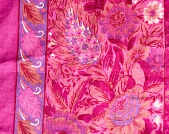 Chal cuadrado de algodón floral rosa caliente, Soledad, bufanda cuadrada boho vintage, era de la década de 1980, ideal para ropa de playa, vibraciones de verano