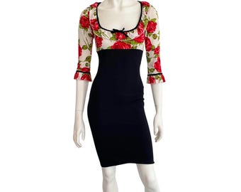Wheels & Dollbaby Y2K Rose Print Wiggle Dress | Red Rose Floral Bodice Black Skirt | Scoop Neck Bow Detail | UK 8, EU 36  | Rockabilly Dress
