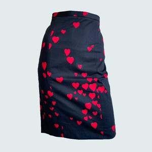 【関税＆送料込み】Moschino Heart Button Skirt Y2K Moschino Heart Print Pencil Skirt, Red and Black, Size
