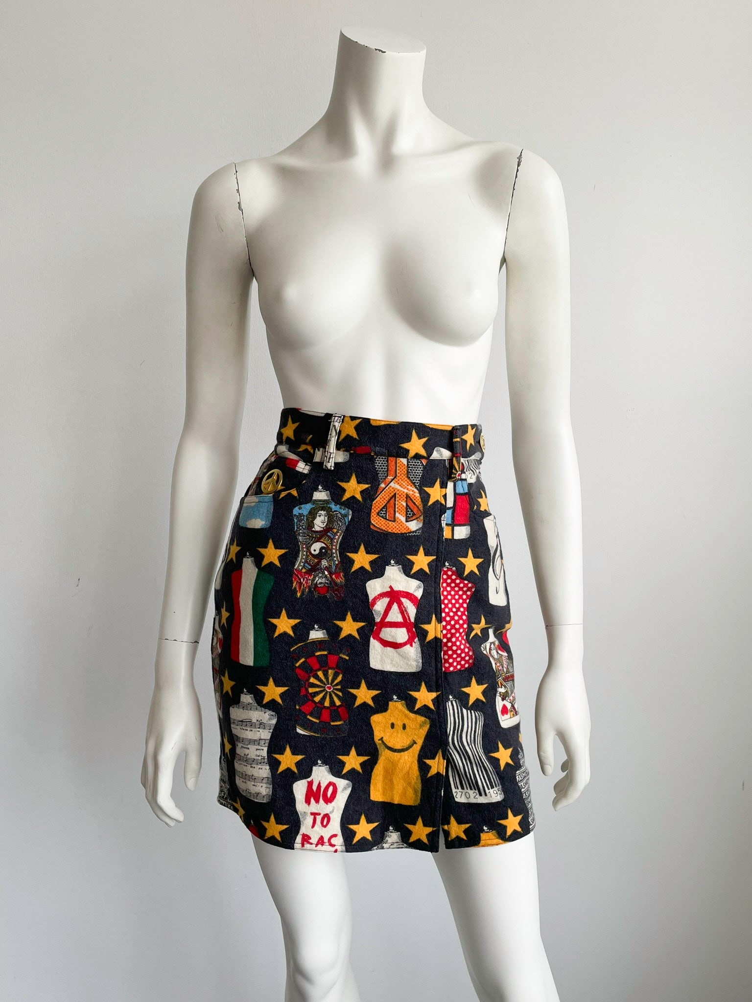 80年代ヴィンテージのモスキーノミニスカート：マネキンプリントの