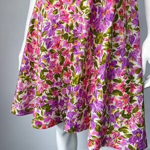 Vintage 70-tals blommig A-linjeklänning: Lila & Rosa V-ringning bild 3