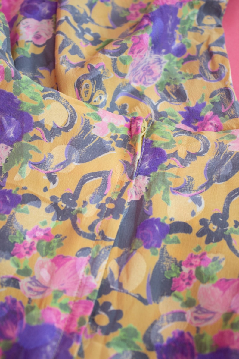 Vintage Renate Harvan Top Silk Floral Print Top Short Sleeves Fitted 80s 1980s Size 12 EU 40 Medium