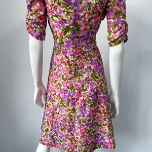 Vintage 70-tals blommig A-linjeklänning: Lila & Rosa V-ringning bild 6