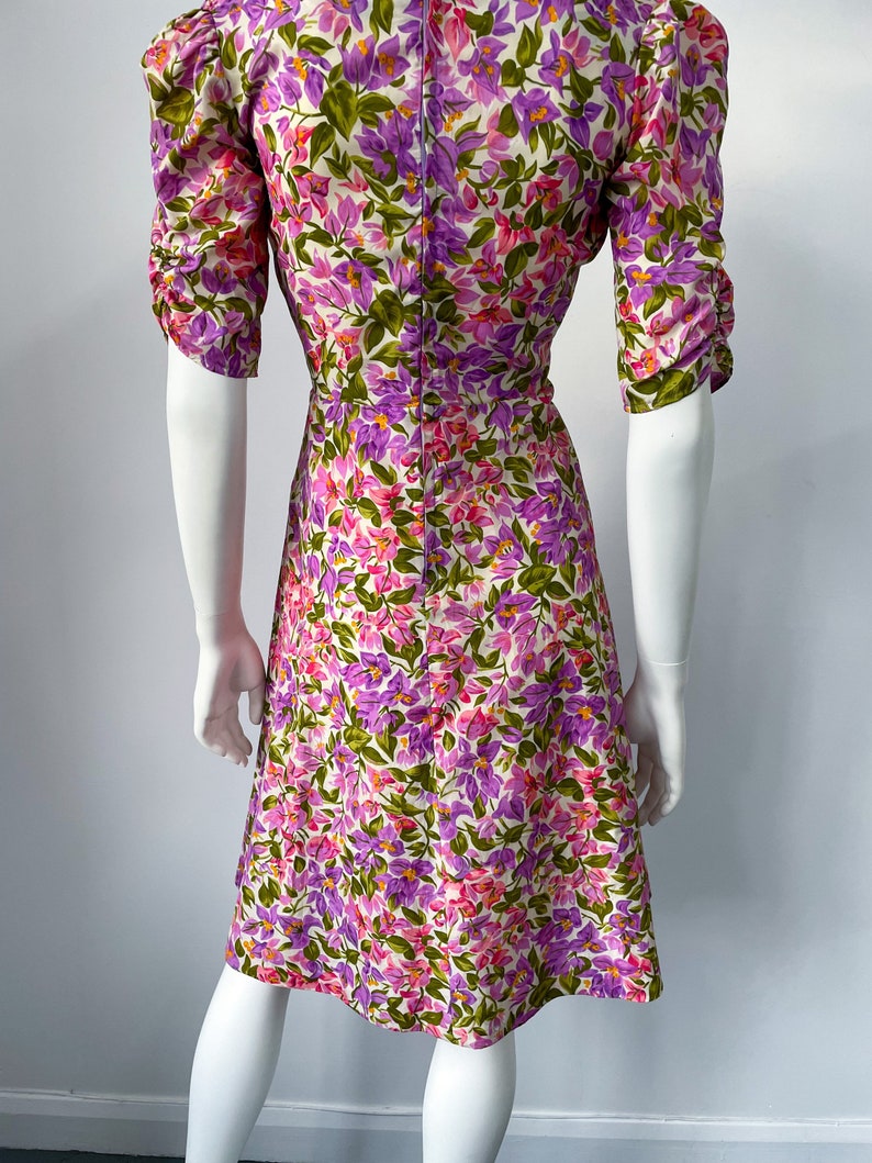 Vintage 70-tals blommig A-linjeklänning: Lila & Rosa V-ringning bild 6